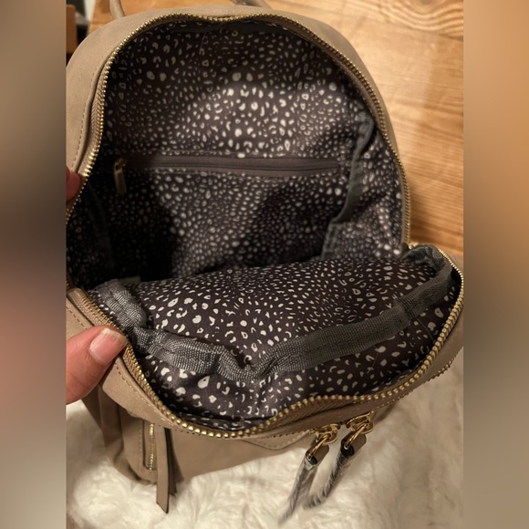 VR NYC - double compartment backpack-taupe - Picture 7 of 8